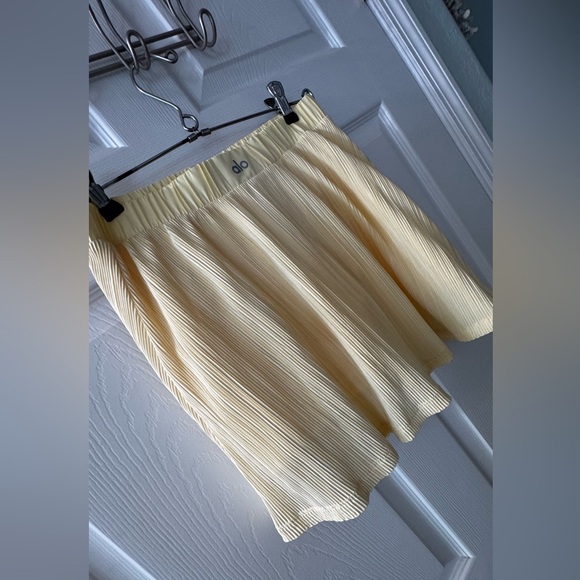 Alo Micro Plisse Tennis Skirt Limited Edition Lemon Ice Color sz S - Picture 6 of 14